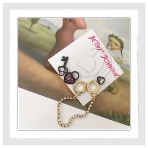 COPY - Betsey Johnson Handcuff And Stud Earring Set